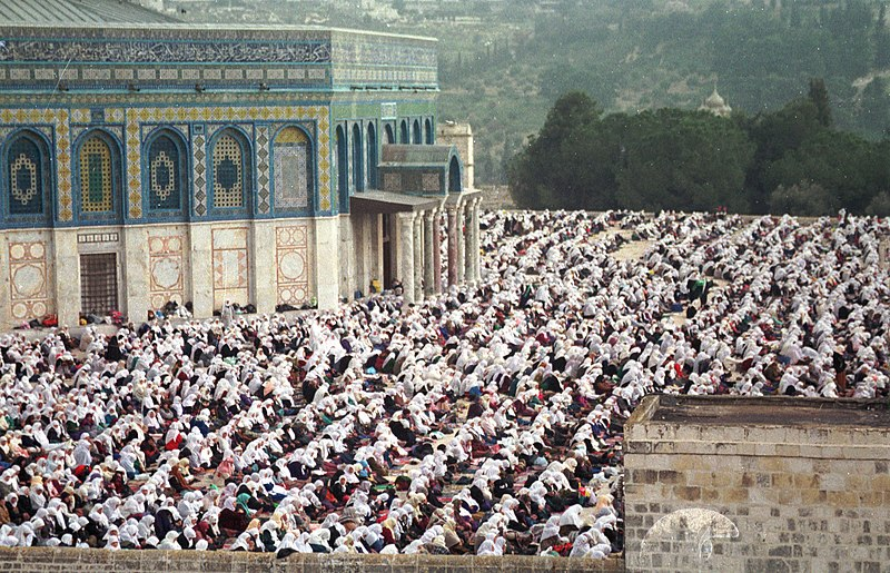 Ramadan prayer in the Mosque of El Aksa and the Omar mosque about 300,000 gathered, 1996. Taken by Gideon Markowiz from the Israel Press and Photo Agency.
